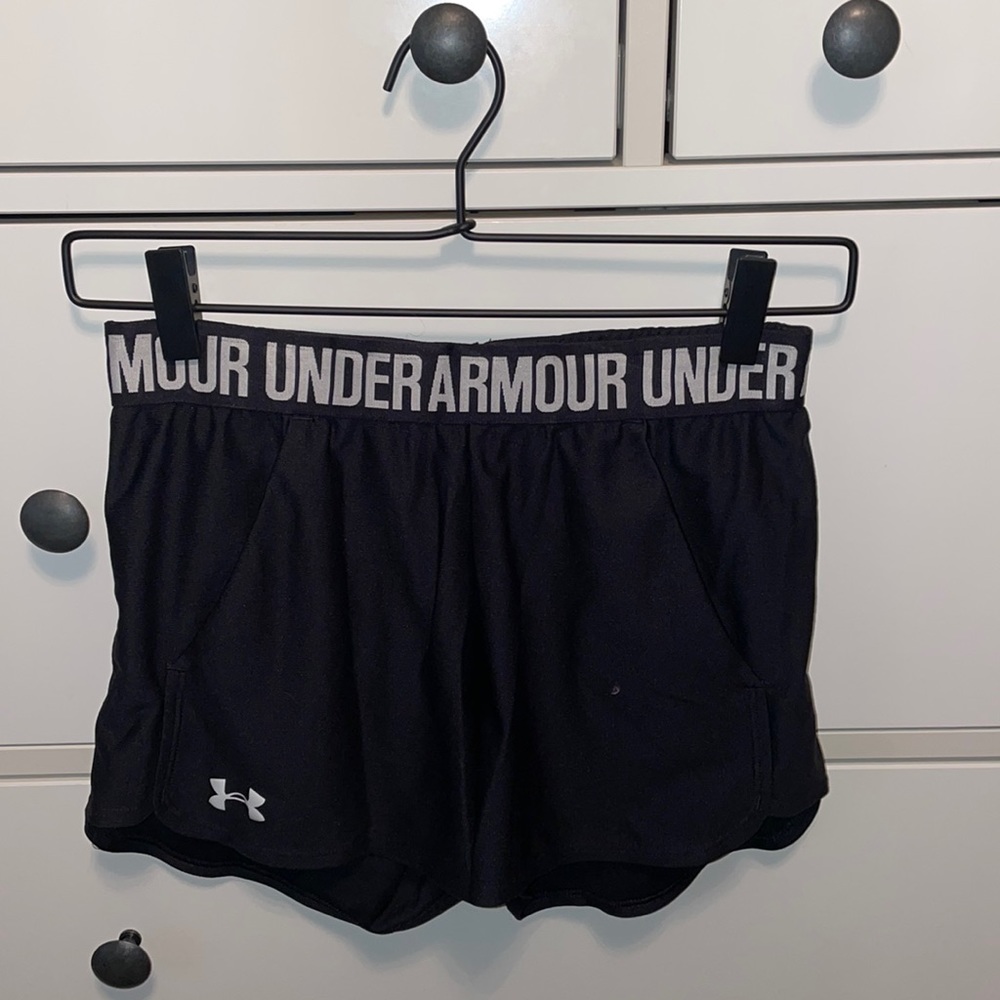 XS Black Under Armour Loose Shorts